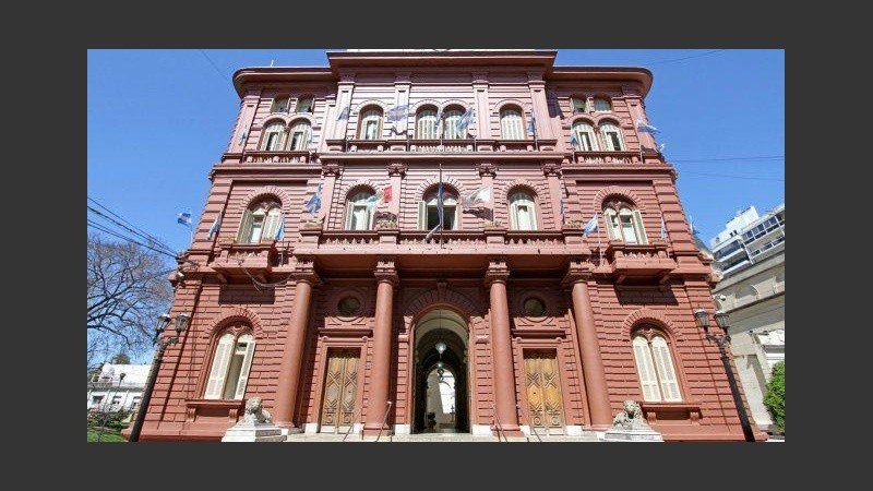 Este año el rojo proyectado en el presupuesto fue de 887 millones de pesos, un 50% menor al déficit de $1.700 millones que tuvo en 2020  por la pandemia.