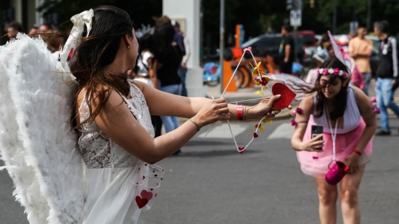 La alegría de los estudiantes de Medicina este martes por la mañana en el tradicional festejo. 