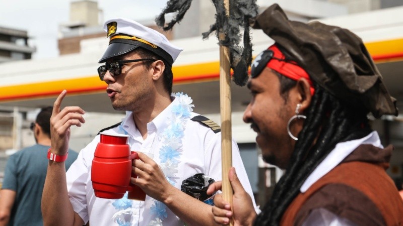La alegría de los estudiantes de Medicina este martes por la mañana en el tradicional festejo. 