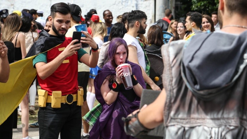 La alegría de los estudiantes de Medicina este martes por la mañana en el tradicional festejo. 