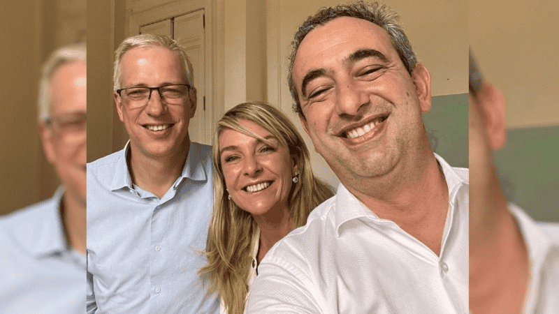 Javkin y María Eugenia Schmuck con Scarpin, quien derrotó a la lista del Frente Progresista.