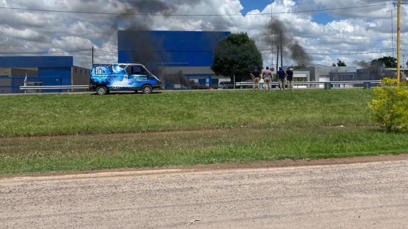 El reclamo de la UOM de Firmat el lunes pasado frente a la fábrica denunciada.