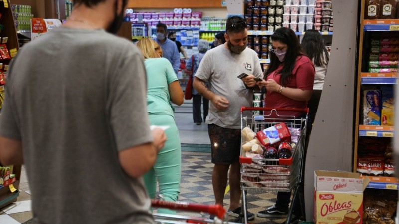 El gobierno prevé bajar la inflación del 95% al 60% en un año.