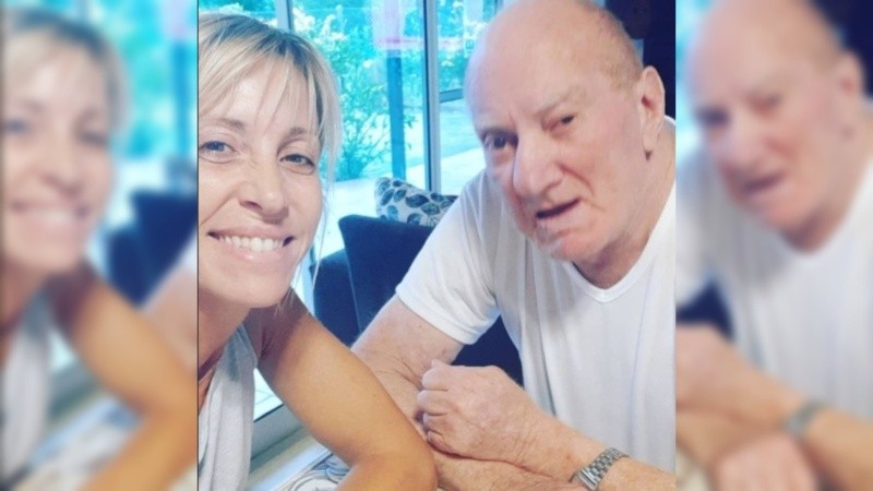 Analía junto a su papá, que falleció en las últimas horas en Gálvez