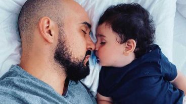 Abel Pintos juntos a su hijo, Agustín.