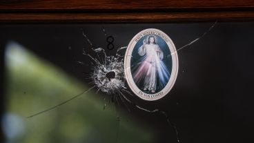 Uno de los impactos de bala en el restaurante El Establo.