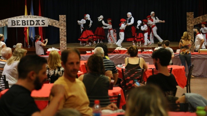 En el Centro Navarro también hay bailes típicos.