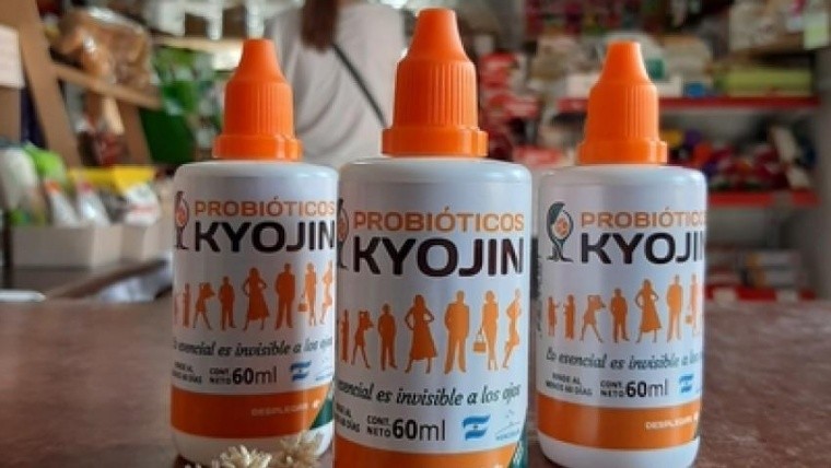 El probiótico Kyojín es el producto estrella que promocionaba el investigador.