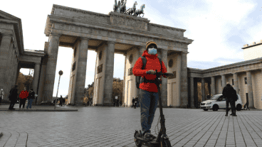 Las restricciones en Alemania "ya no son suficientes", dijo la canciller saliente Angela Merkel.