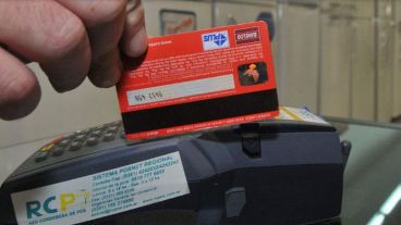 Los factores que se analizan antes de ampliar los cupos son los ingresos, las deudas y las tarjetas que poseen con otros bancos.