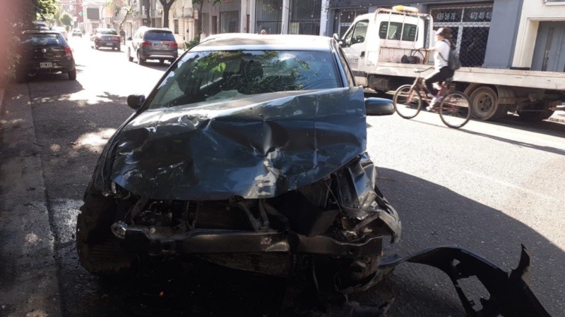 Así quedó uno de los autos tras el violento choque en Francia y Córdoba