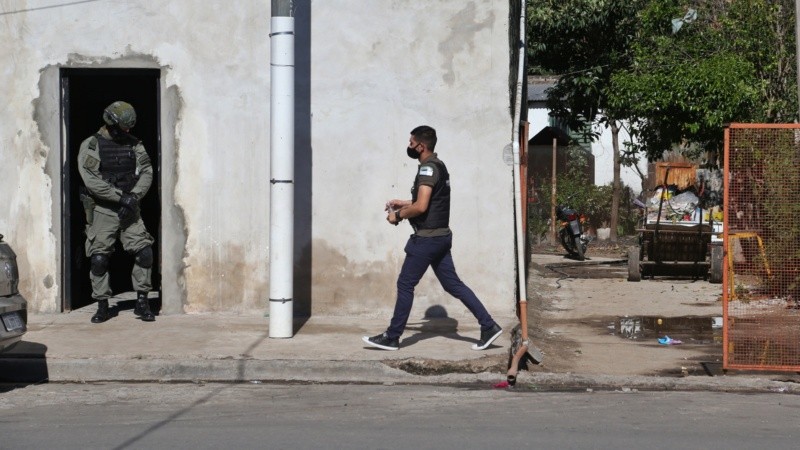 El allanamiento de Gendarmería en el domicilio del Viejo Cantero, en Avellaneda al 4500