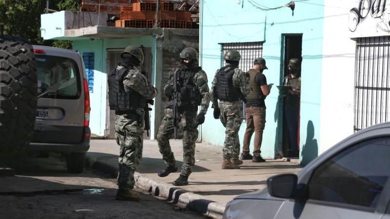 El allanamiento de Gendarmería en el domicilio del Viejo Cantero, en Avellaneda al 4500