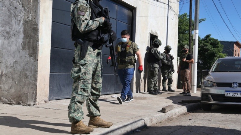 El allanamiento de Gendarmería en el domicilio del Viejo Cantero, en Avellaneda al 4500