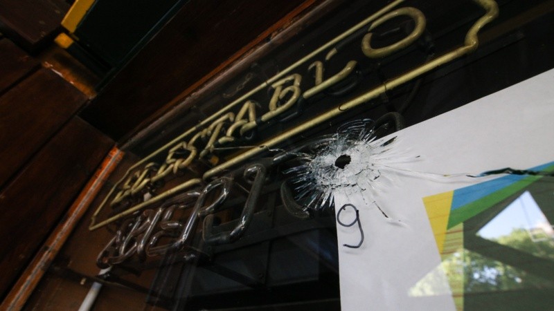 Uno de los disparos contra el frente de la tradicional parrilla.