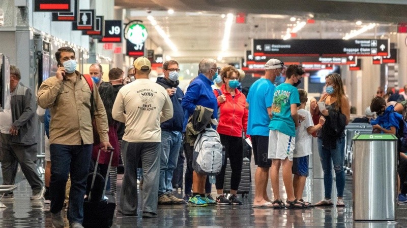 La nueva variante fue definida con la letra griega Ómicron.