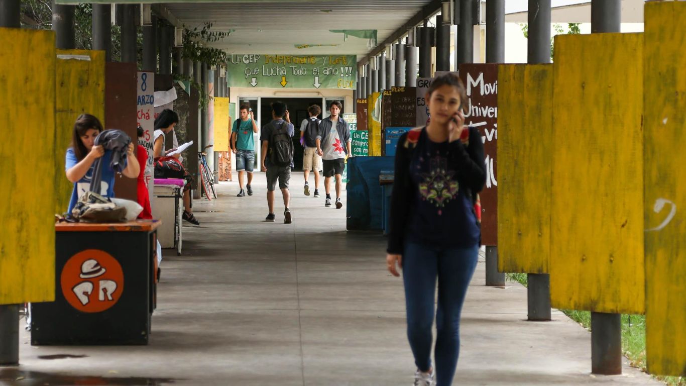 Gratuidad universitaria: 6 de cada 10 ingresantes a la UNR tienen padres sin título superior