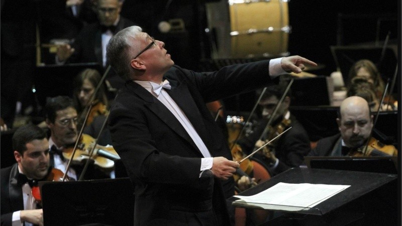 El director de la Orquesta Sinfónica Provincial de Rosario, David del Pino Klinge.