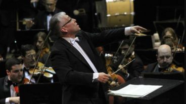 El director de la Orquesta Sinfónica Provincial de Rosario, David del Pino Klinge.