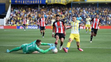 Armani llega antes que Marinelli, en uno de los primeros avances del local.