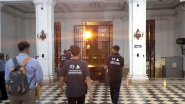 El viernes se realizaron las primeras diligencias en las dependencias oficiales, con secuestro de elementos para la investigación.