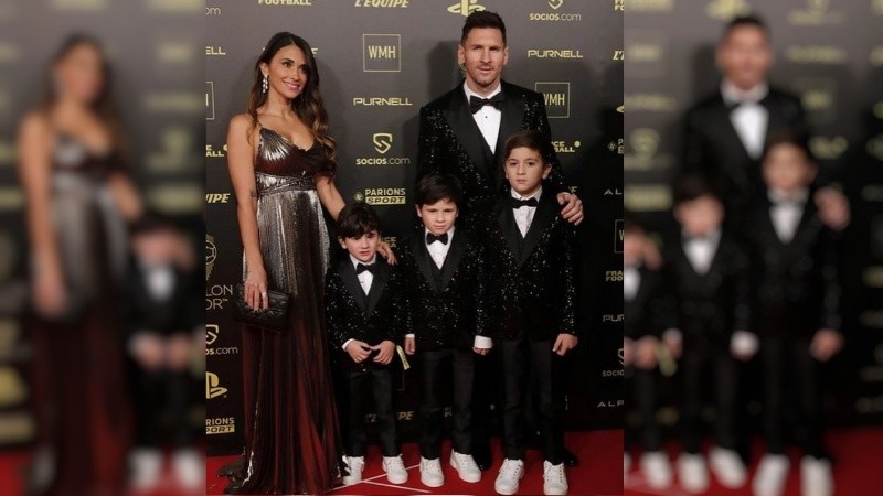 La familia Messi llegó a la ceremonia de France Football y pasaron por la alfombra roja.