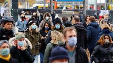 El país marcó el mes pasado un asombroso récord diario de más de 75.000 casos, y se vio obligado a trasladar pacientes de algunos de sus estados a otros por falta de camas en hospitales.