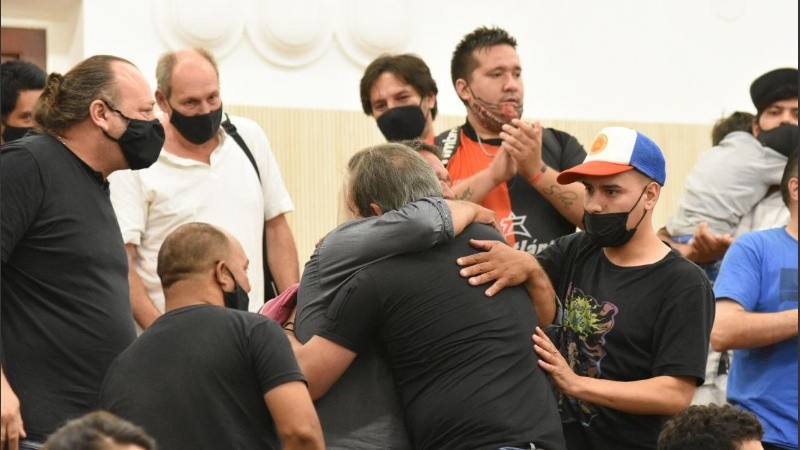 La alegría de los maleteros luego de la aprobación del proyecto en el Concejo