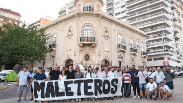 La alegría de los maleteros luego de la aprobación del proyecto en el Concejo