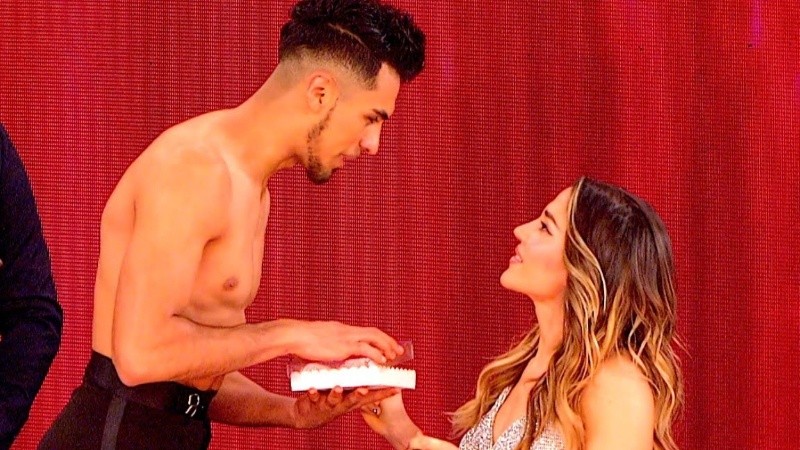 El picante ida y vuelta entre Jimena Baron y Jonathan Lazarte.