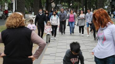 La vuelta a la normalidad implica mantener cuidados básicos y la vacunación al día.