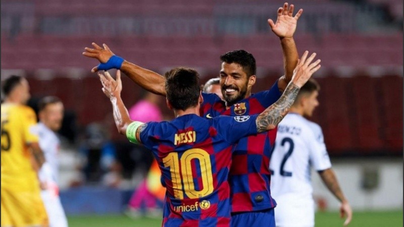 El abrazo de Luis Suñarez y Lionel Messi.