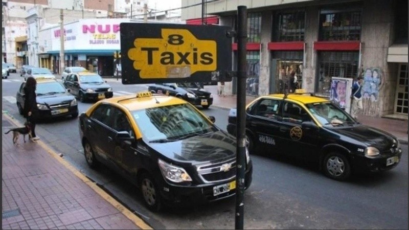 Los taxis aumentaron desde este lunes en Rosario.