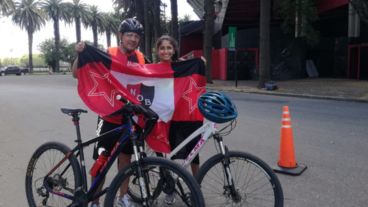 Darío y Sofía pedalearon 200 km para despedir a Maxi Rodríguez
