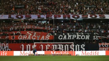 Newell's y una emotiva noche por la despedida de Maxi.