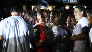 Las fotos de la despedida de Maxi tras el final del partido.