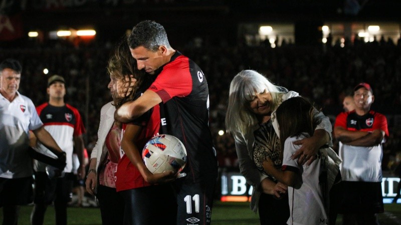 Las fotos de la despedida de Maxi tras el final del partido.