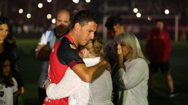 Las fotos de la despedida de Maxi tras el final del partido.