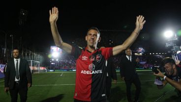 Las fotos de la despedida de Maxi tras el final del partido.