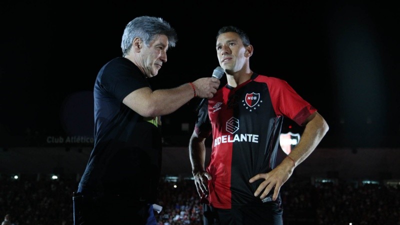 Las fotos de la despedida de Maxi tras el final del partido.