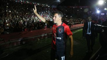 Las fotos de la despedida de Maxi tras el final del partido.