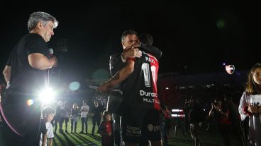 Las fotos de la despedida de Maxi tras el final del partido.