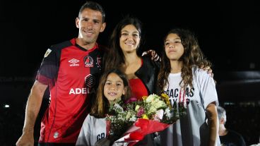 Las fotos de la despedida de Maxi tras el final del partido.