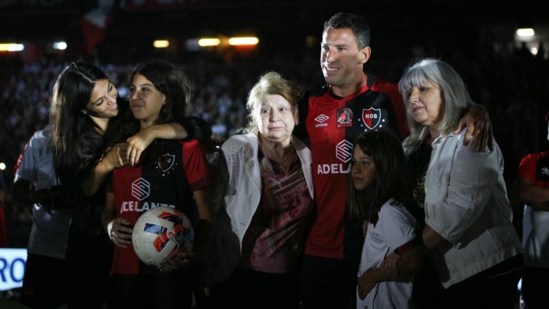 Las fotos de la despedida de Maxi tras el final del partido.