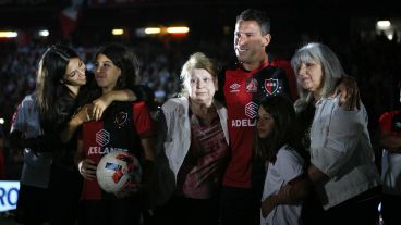 Las fotos de la despedida de Maxi tras el final del partido.