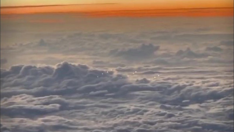 El clip fue filmado a 39000 pies.