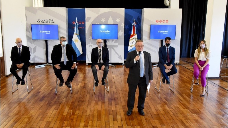 Lagna y los nuevos funcionarios del Ministerio que encabeza.