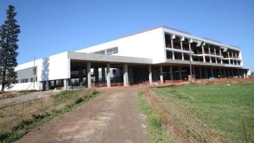 Entre las obras pendientes, el intendente mencionó la finalización del Hospital Regional Sur.