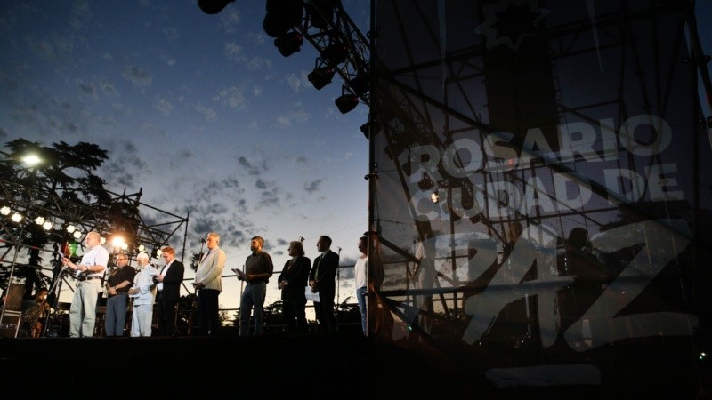 Integrantes de la Mesa Interreligiosa dieron un mensaje de paz antes del encendido.