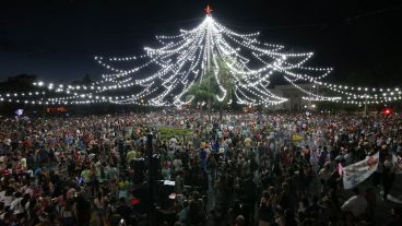 Miles de personas fueron al encendido este miércoles 8 de diciembre.